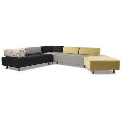 4 PIECE SECTIONAL W/ 5 BACK PILLOWS
